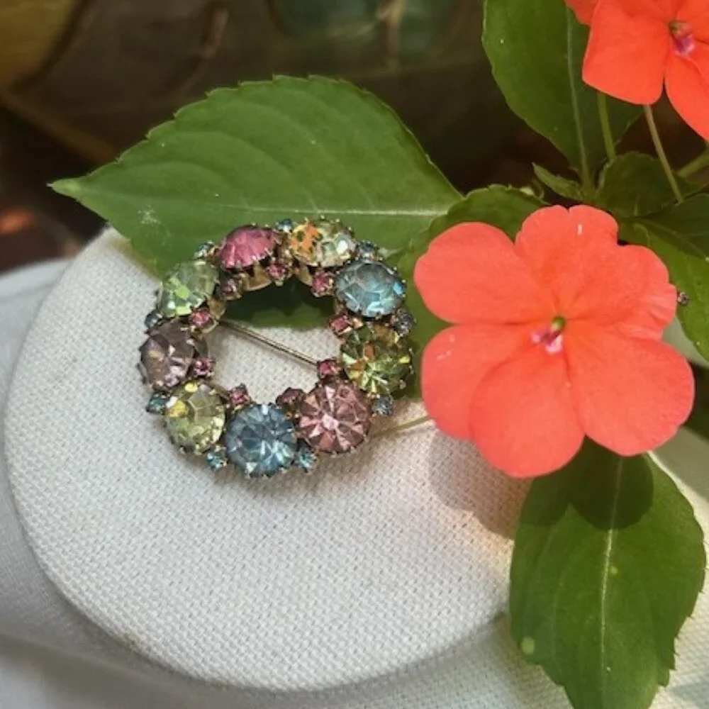 ALBERT WEISS Pastel Rhinestone Crystal Circle Brooch - Picture 2 of 9